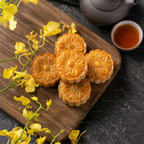 Mooncake, Moon cake for Mid-Autumn Festival, concept of traditional festive food on black slate ...