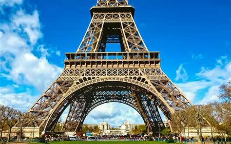 Eiffel Tower Guided Tour with Optional Eiffel Tower Summit Tickets