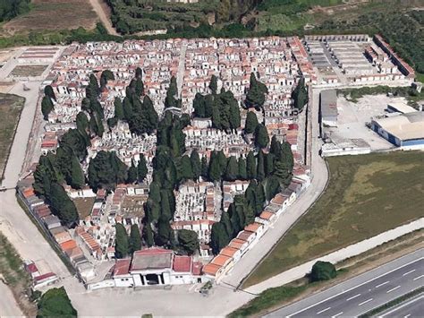 Battipaglia Cappelle Al Cimitero I Concessionari Aspettano Da Anni