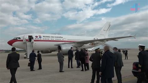 Presidente Abinader aborda junto al rey de España Felipe VI el avión