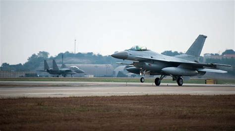 A Republic of Korea F-16 Fighting Falcon takes off - PICRYL Public ...