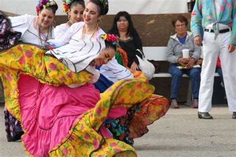 This Arizona Flea Market Attracts Over Shoppers Every Weekend