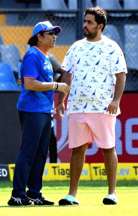 Mumbai Mumbai Indians Owner Akash Ambani With Mentor Sachin Tendulkar