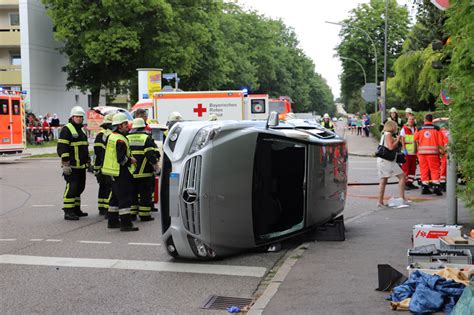 Memmingen Taxi Gegen Mercedes B Klasse Drei Verletzte Und Knapp