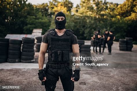 Swat Team Soldier High-Res Stock Photo - Getty Images