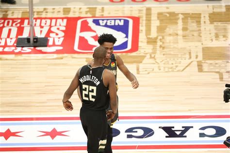 Khris Middleton Participates In 2020 Taco Bell Skills Challenge Photo