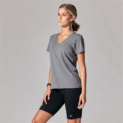 Remera Escote En V Mangas Cortas Gris Topo Remeras Vandalia