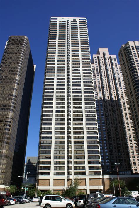 400 East Ohio Street (Chicago, 1982) | Structurae