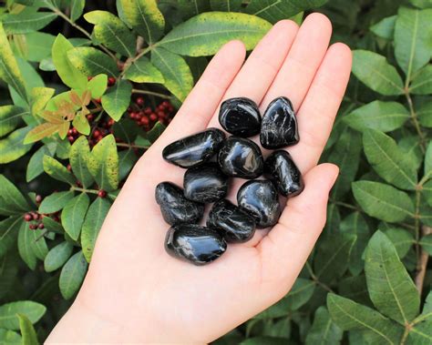 Tumbled Black Tourmaline Grounding Crystals Stones Set Of 6 1 2 3 4 Ebay