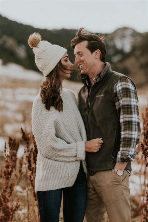 Cute Winter Engagement Photo Ideas