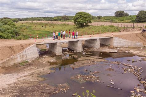 itapetim prefeitura conclui obra de pontilhao sobre  rio pajeu