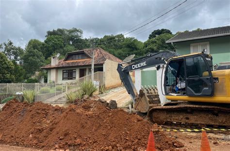 Trabalhador morre soterrado durante escavação de galeria