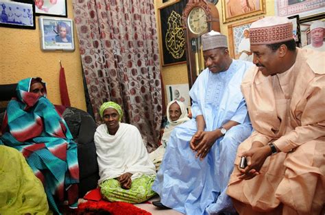 Nigeria Today: PRESIDENT JONATHAN VISITS YAR'ADUA FAMILY IN KATSINA