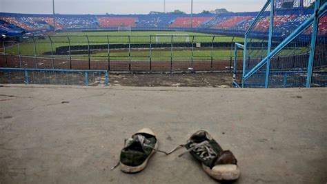 Indonesien Nach Tragödie im Stadion mit mindestens 125 Toten wird ein