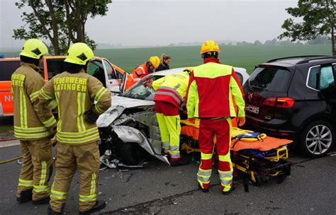 Schwerer Unfall In Homberg Eingeklemmte Frau Aus Ihrem Auto Befreit