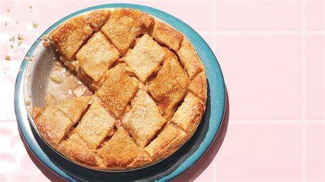 Pumpkin Spice Apple Pie Recipe With All Butter Crust Chatelaine