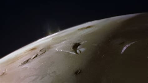 NASA S Juno Probe Gets A Close Up Look At Lava Lakes On Jupiter S Moon Io