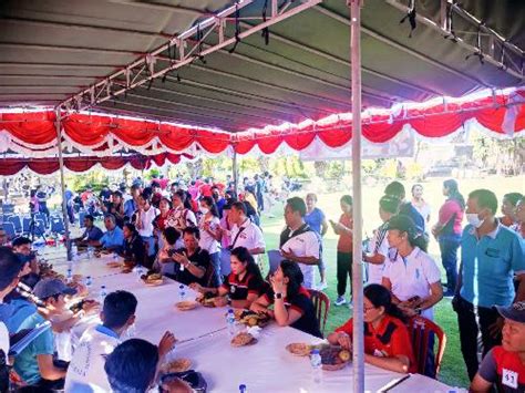 Lomba Makan Buah HUT Ke 419 Kota Singaraja Momentum Cinta Dan Bangga