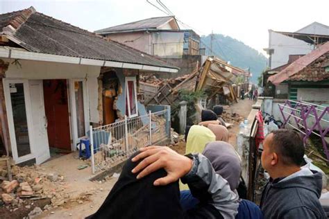 Death toll in Indonesia earthquake rises to at least 268