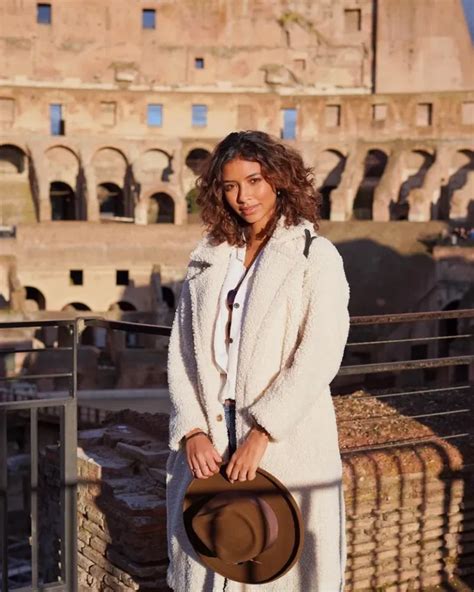 Photos Voyages ONG Et Bikini Le Meilleur De L Instagram De Flora Coquerel Public