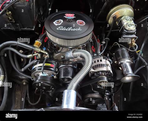 Blick In Den Motorraum Motor Hi Res Stock Photography And Images Alamy