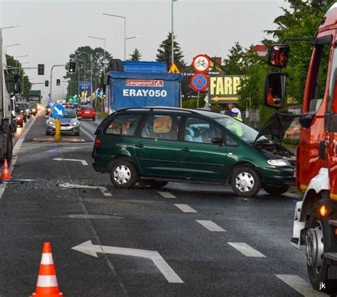 Wypadek na ulicy Słowackiego w Radomiu Zderzyły się trzy pojazdy w