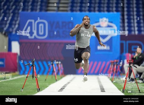 Missouri Defensive Lineman Darius Robinson Runs The 40 Yard Dash At The