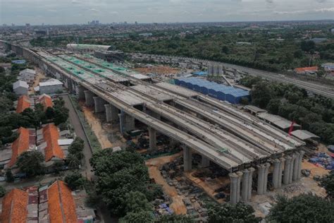 Foto : Ironi Kereta Cepat Jakarta-Bandung yang Tak Sampai Bandung