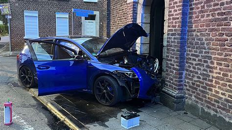 J Chen Auto Kracht Gegen Kirchenportal In Neuenhoven Idea De