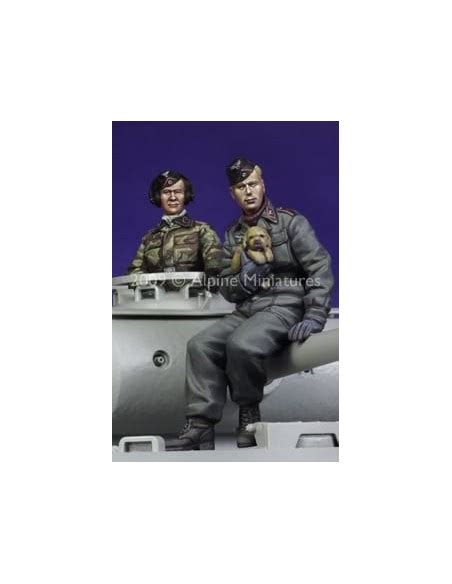 ALPINE MINIATURES GERMAN PANZER CREW SET 2 FIGS 1 35