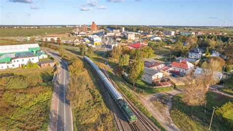 Niezwykły pociąg przyjechał na dworzec PKP do Darłowa Zdjęcia Sławno