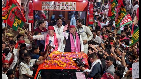 Akhilesh Holds Roadshow For Sp Pick In Lucknow Hindustan Times