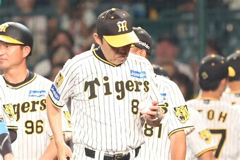 写真：【阪神】岡田監督 虎指揮官で単独トップの515勝記念球にニヤリ「当然、家に持って帰りますわ」 東スポweb