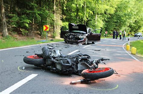 Zeitlofs Heiligkreuz Bayern Motorradfahrer Kracht Frontal Gegen Auto