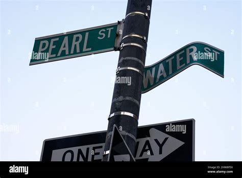 Dumbo and Manhattan Bridge Stock Photo - Alamy