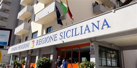 Palermo Il Primo Giorno Di Lavoro Per 745 Ex Pip Dopo 20 Anni Un