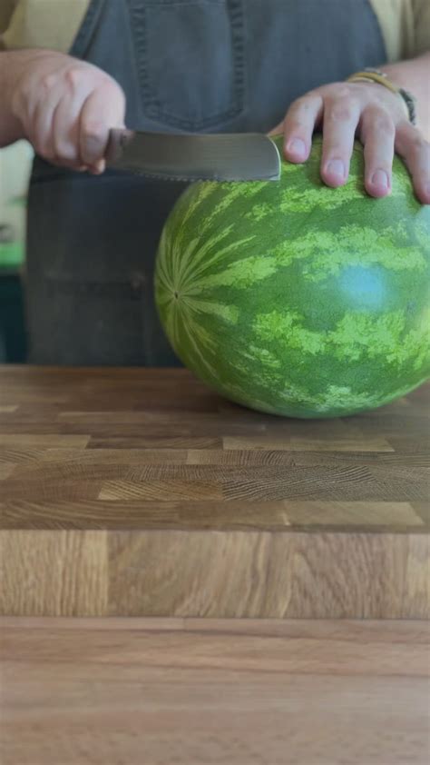 How To Cut A Watermelon Like A Pro Chef Done And Cleaned Up In Less Than 5 Minutes Sweet