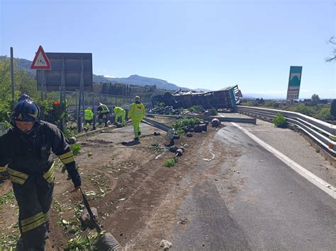 Incidente Mortale Sulla Messina Palermo A Sant Agata Di Militello Si