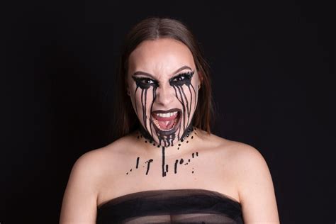 Scary Halloween Makeup look - Screaming face - dark Makeup - scary ...