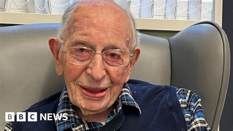 John Tinniswood Worlds Oldest Man Dies Aged 112 In Southport