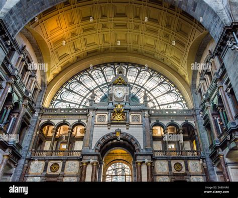 Interior of upper level of Antwerp Central railway station - Antwerp ...