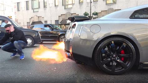 Nissan Gt R Shooting Mad Flames In London Youtube