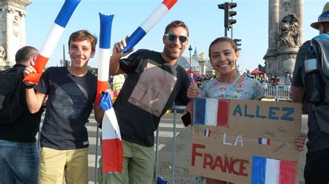 Paris 2024 les supporters nombreux pour voir les triathlètes et vivre