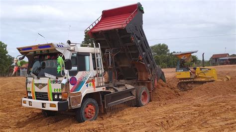 Hyundai Dump Truck Bulldozer Loading Trucks Dump Truck Bulldozer