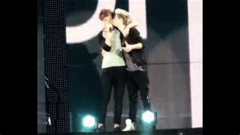 One Direction Making Out With Each Other