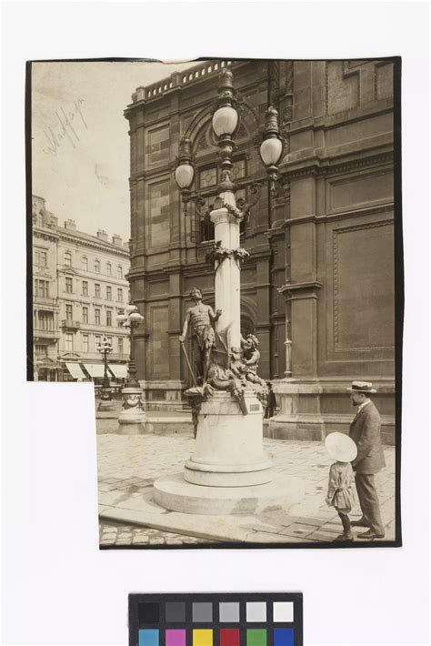 1 Opernring 2 Staatsoper Kandelaber Mit Bronzefigur Siegfried Mit