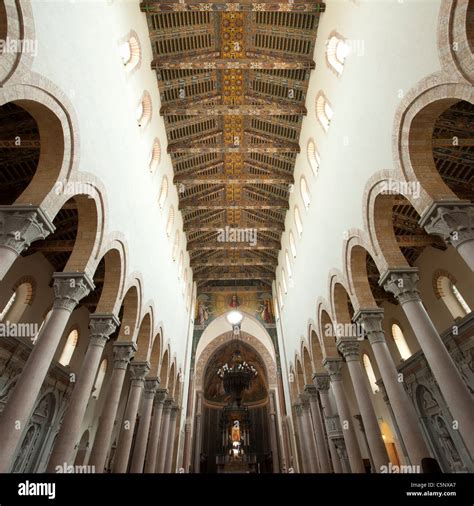 Intérieur de la cathédrale de Messine Sicile avec des sols en