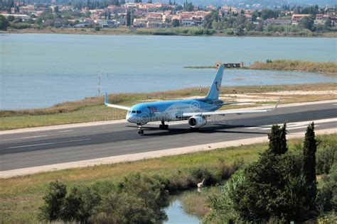 TUI Airways aircraft editorial stock image. Image of plane - 132132734