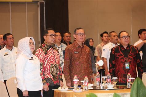 Sekdaprov Fahrizal Hadiri Penyerahan Penghargaan Paritrana Awards Tahun