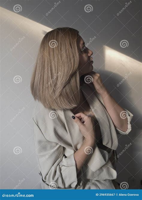 Woman bob haircut styling stock image. Image of plus - 296935667